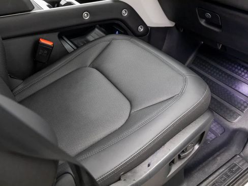 Used 2025 Land Rover Defender 110 S image 41