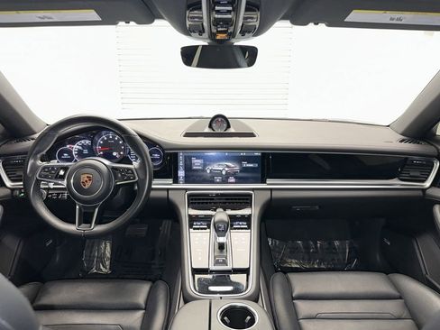 Used 2018 Porsche Panamera 4 image 17