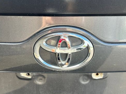 Used 2014 Toyota Camry SE FWD image 16