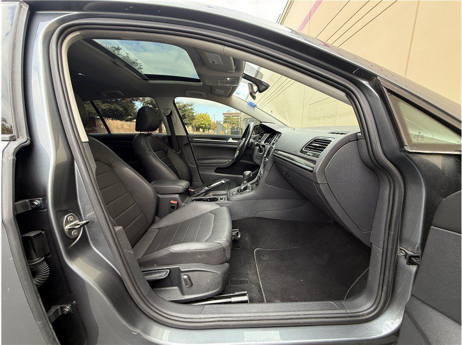Used 2015 Volkswagen Golf S FWD image 19