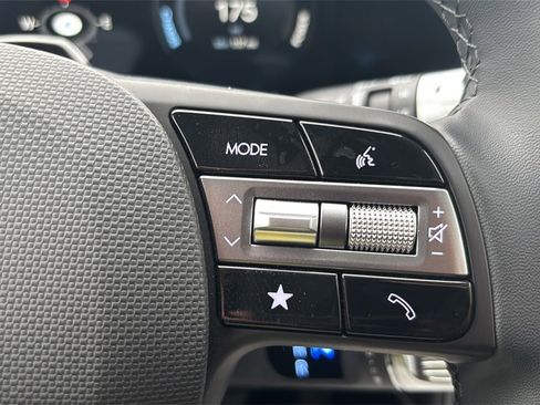 Certified 2025 Hyundai Ioniq 5 SE image 24