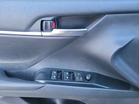 Used 2019 Toyota Camry LE FWD image 12