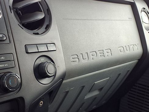 Used 2013 Ford F550 4x4 Regular Cab Super Duty image 10