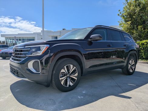 New 2026 Volkswagen Atlas SE FWD image 8