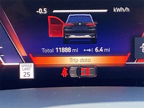 Certified 2025 BMW X5 xDrive50e w/ Premium Package image 27