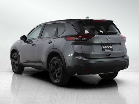 Used 2025 Nissan Rogue SV image 3