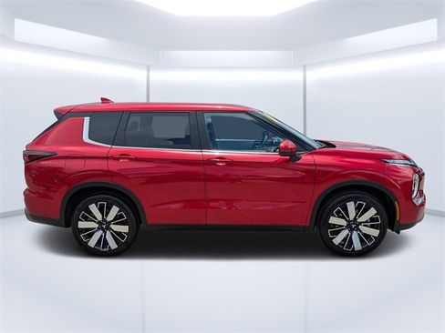 New 2025 Mitsubishi Outlander SE image 2