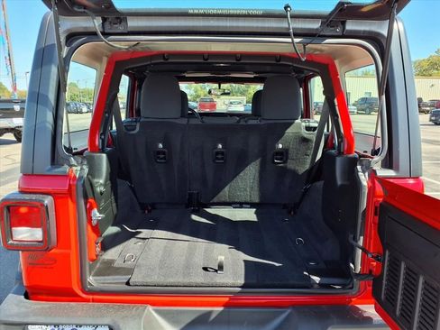 Used 2018 Jeep Wrangler Unlimited Sport image 10