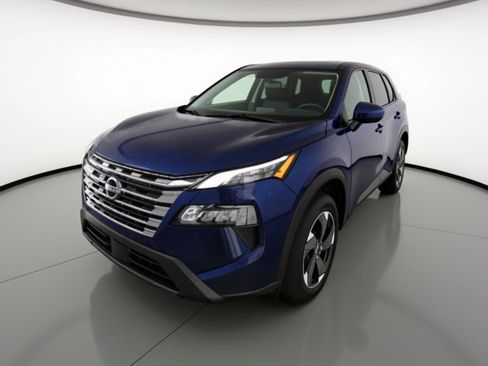 Used 2025 Nissan Rogue SV image 3