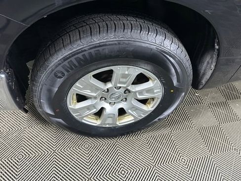 Used 2019 Nissan Titan SV image 10