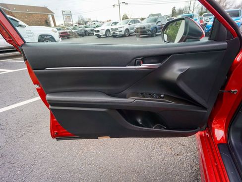 Used 2021 Toyota Camry XSE w/ Navigation Package image 15