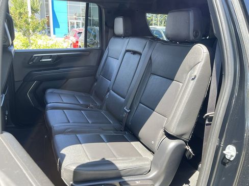Used 2025 Chevrolet Suburban Z71 AWD/4WD image 22