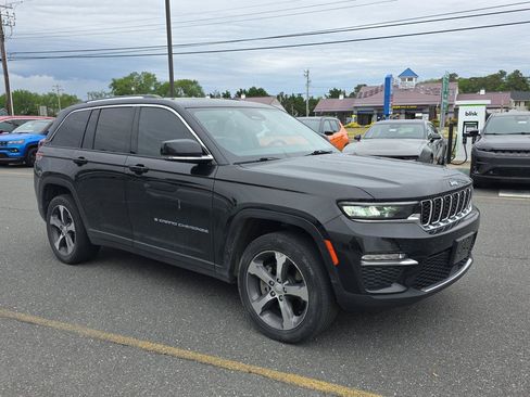 Used 2023 Jeep Grand Cherokee 4WD 4xe image 3