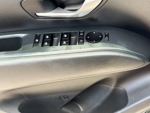 Certified 2025 Hyundai Tucson SE FWD image 17