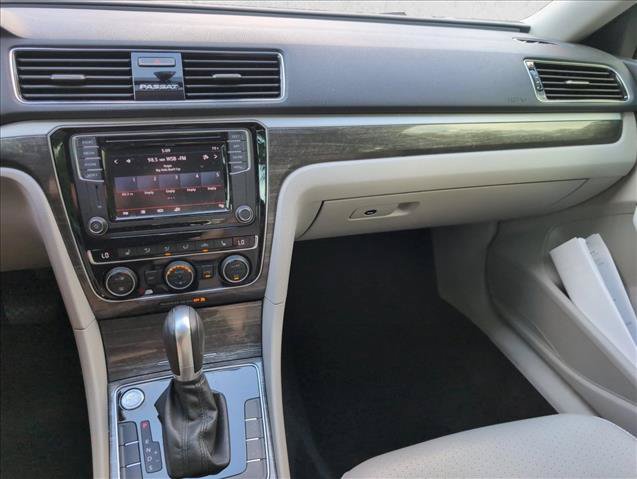 Used 2018 Volkswagen Passat 2.0T SE w/ SE Lighting Package FWD image 15