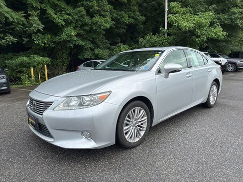 Used 2013 Lexus ES 350 w/ Luxury Pkg FWD image 3