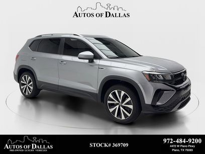 Used 2023 Volkswagen Taos SE w/ Panoramic Sunroof Package