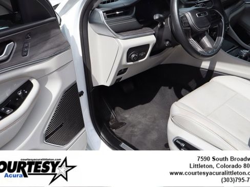 Used 2022 Jeep Grand Cherokee L Overland w/ Luxury Tech Group IV AWD/4WD image 23