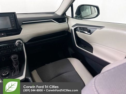 Used 2020 Toyota RAV4 XLE w/ Convenience Package image 27