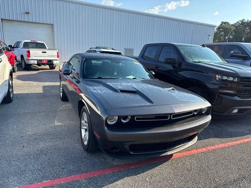 Used 2023 Dodge Challenger SXT RWD image 3