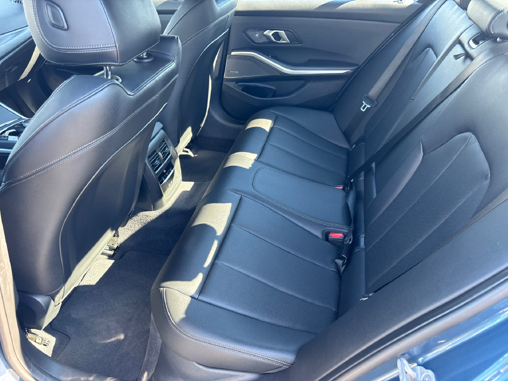 Used 2026 BMW 330i Sedan w/ Premium Package RWD image 18