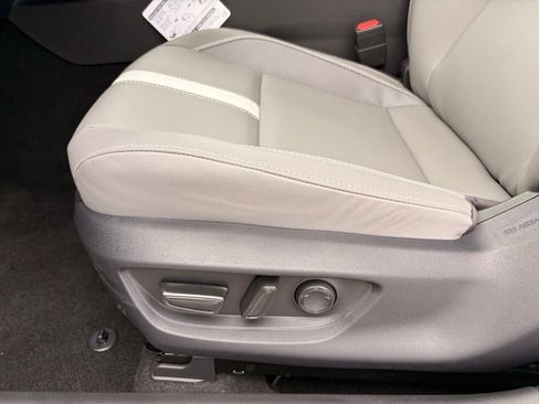 Used 2026 Toyota Camry SE FWD image 21