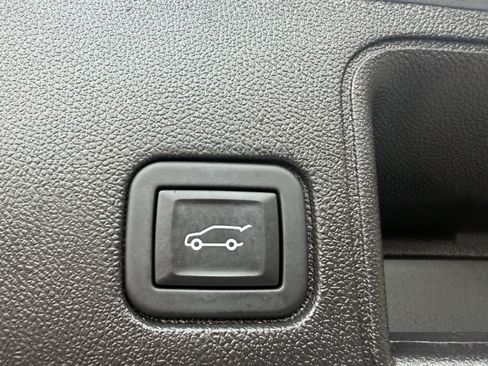 Used 2024 GMC Terrain SLE w/ Driver Convenience Package AWD/4WD image 19