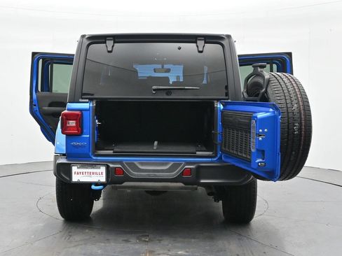 Used 2022 Jeep Wrangler Unlimited Sahara AWD/4WD image 47