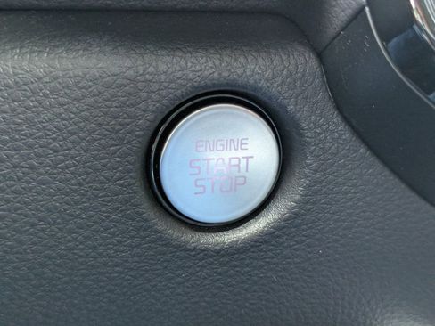 Used 2025 Kia Carnival SX Prestige image 29