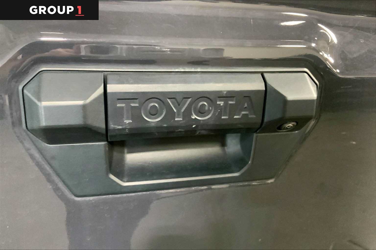 Certified 2025 Toyota Tacoma SR5 AWD/4WD image 10