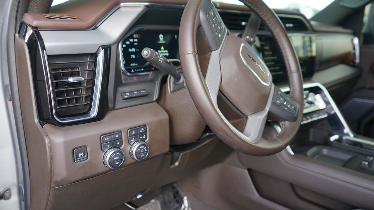 Used 2025 GMC Sierra 3500 Denali w/ Denali Reserve Package AWD/4WD image 10