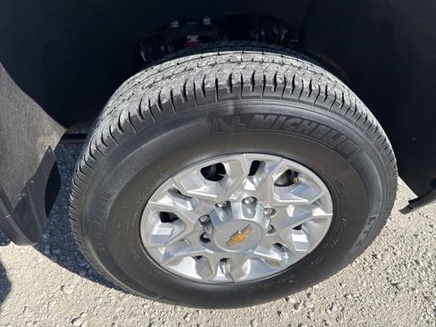 Used 2024 Chevrolet Silverado 2500 LT image 32