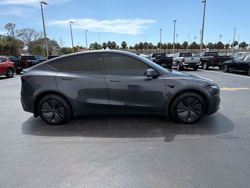 Used 2026 Tesla Model Y AWD image 8