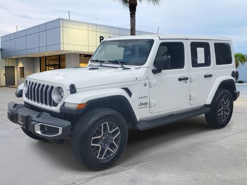 Used 2024 Jeep Wrangler Unlimited Sahara AWD/4WD image 2