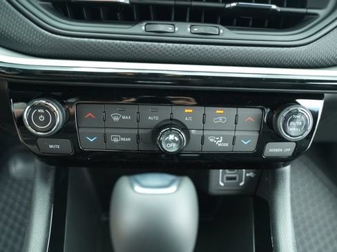 New 2026 Jeep Compass Trailhawk w/ Sun, Sound & Navigation Group AWD/4WD image 36