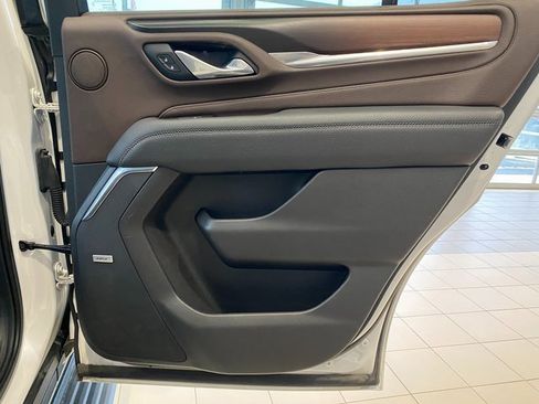 Used 2021 GMC Yukon Denali w/ Denali Premium Package image 10