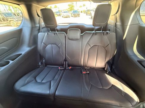 New 2026 Chrysler Pacifica Select FWD image 27