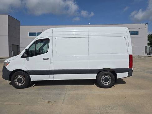 Used 2024 Mercedes-Benz Sprinter 2500 image 5