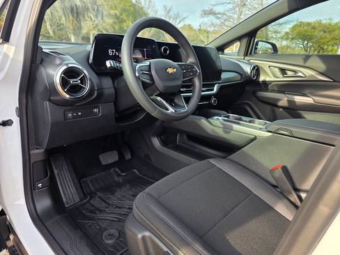 New 2026 Chevrolet Equinox EV LT image 9