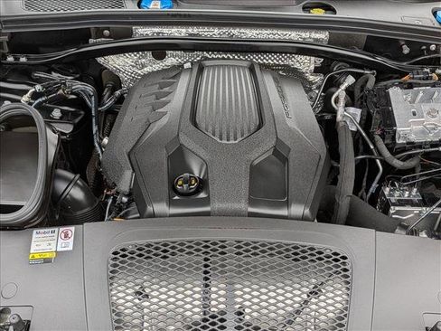 Used 2023 Porsche Macan image 26