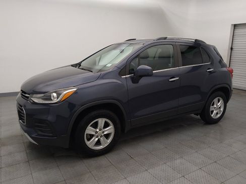 Used 2018 Chevrolet Trax LT w/ LT Convenience Package image 2