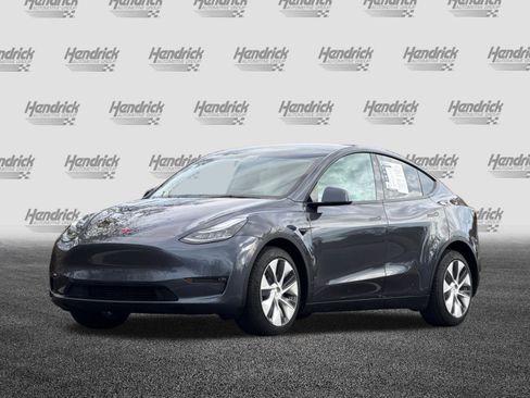 Used 2022 Tesla Model Y Long Range image 9