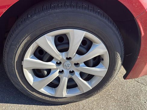 Used 2021 Toyota Corolla LE image 11