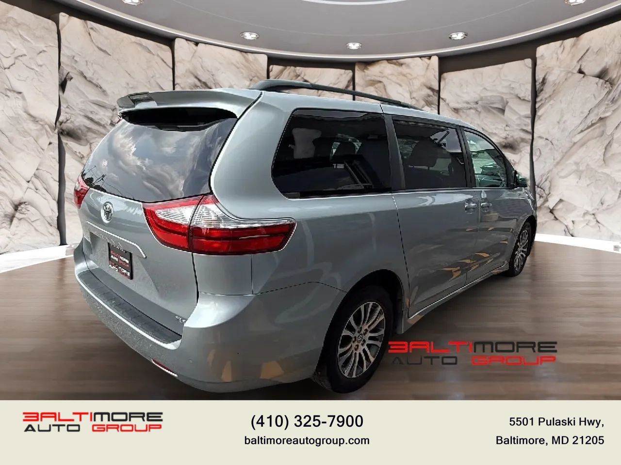 Used 2019 Toyota Sienna XLE Premium FWD image 4