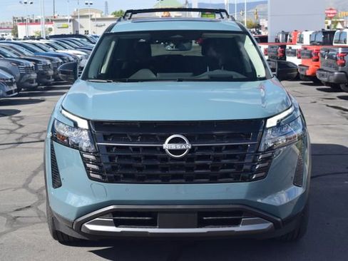 New 2026 Nissan Pathfinder Platinum AWD/4WD image 2