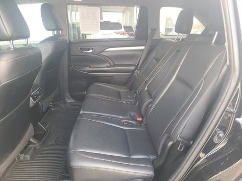 Used 2019 Toyota Highlander XLE image 13