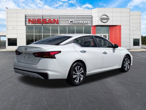 Certified 2025 Nissan Altima 2.5 S FWD image 3