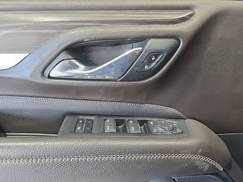 Used 2021 GMC Yukon Denali w/ Denali Premium Package image 12