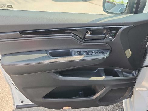 Certified 2025 Honda Odyssey Touring image 12