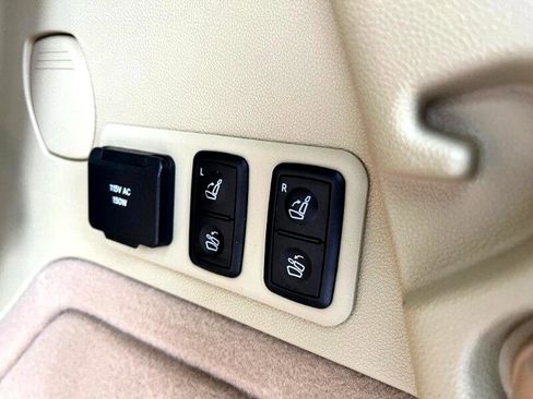 Used 2011 Mercedes-Benz GL 450 4MATIC image 17